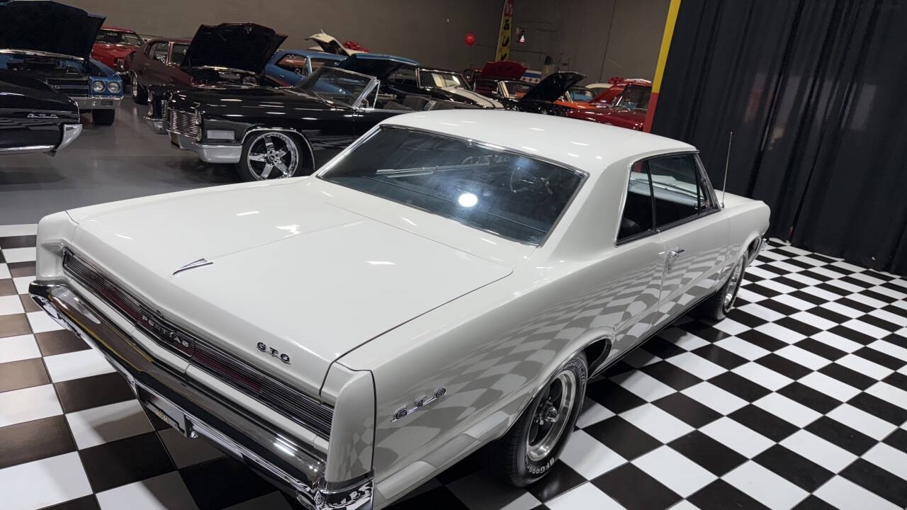 Pontiac-GTO-1964-Coupe-11