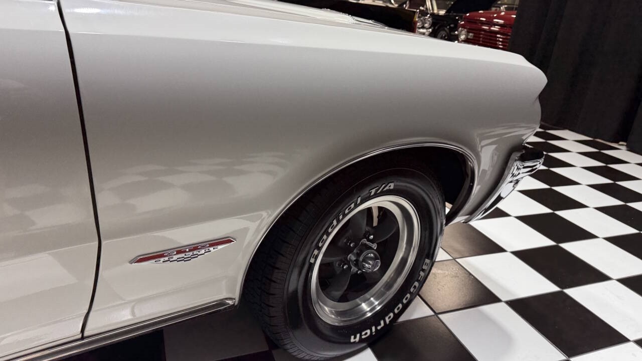 Pontiac-GTO-1964-Coupe-21