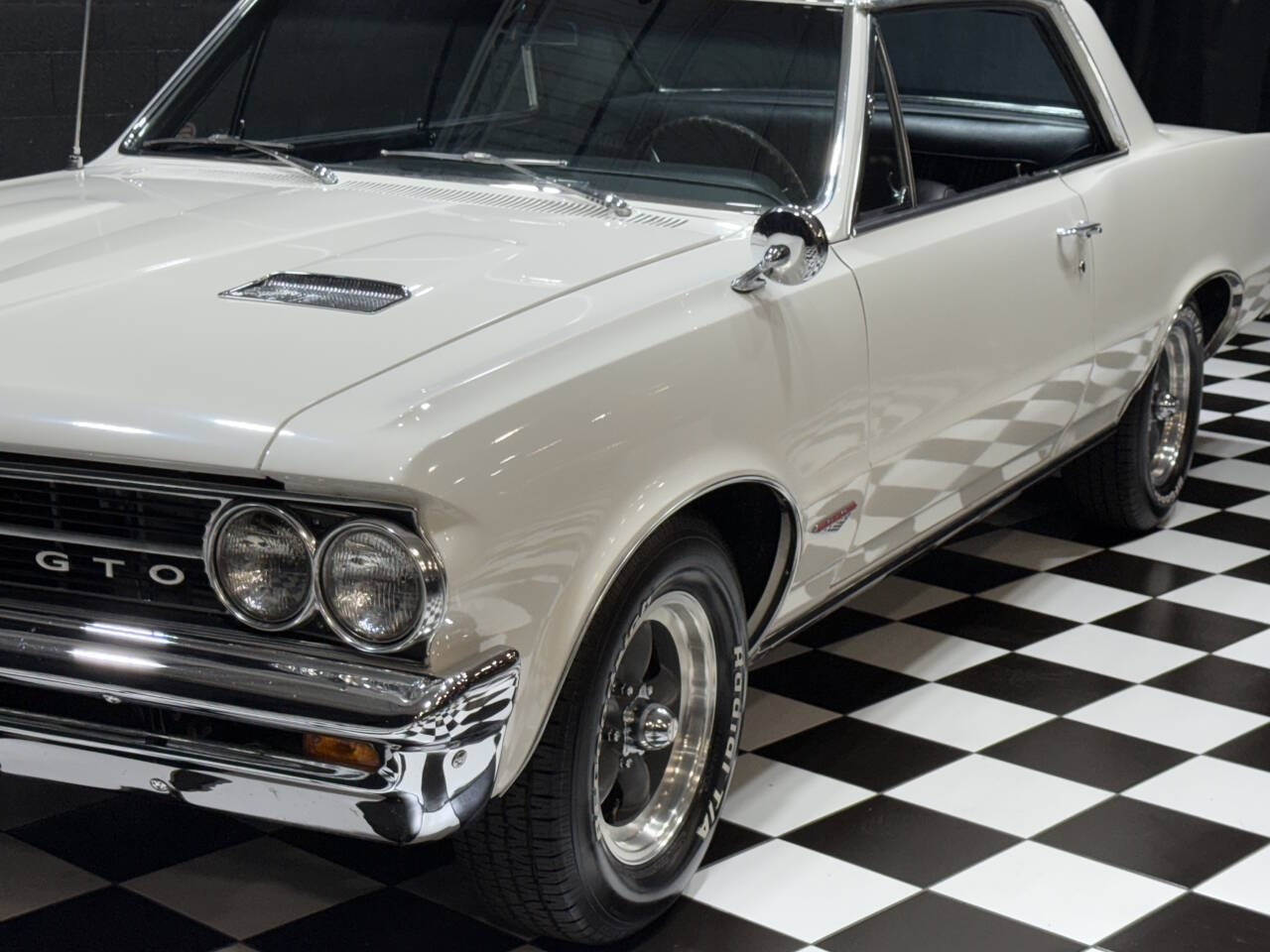 Pontiac-GTO-1964-Coupe-5
