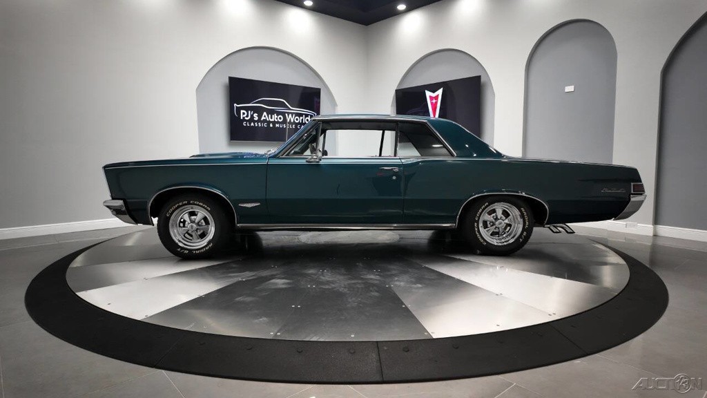 Pontiac-GTO-1965-1