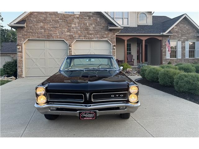 Pontiac-GTO-1965-2-Door-Coupe-1