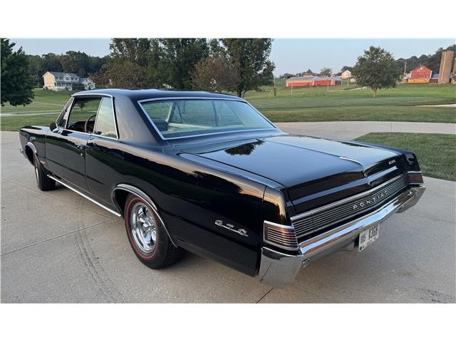 Pontiac-GTO-1965-2-Door-Coupe-3