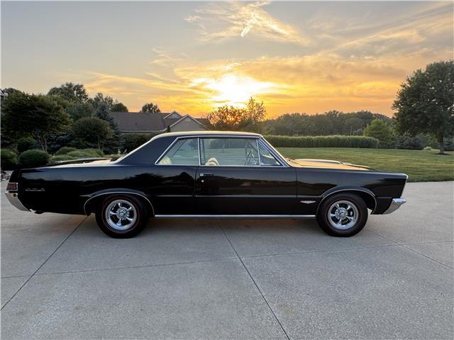 Pontiac-GTO-1965-2-Door-Coupe-32