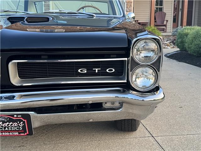 Pontiac-GTO-1965-2-Door-Coupe-33