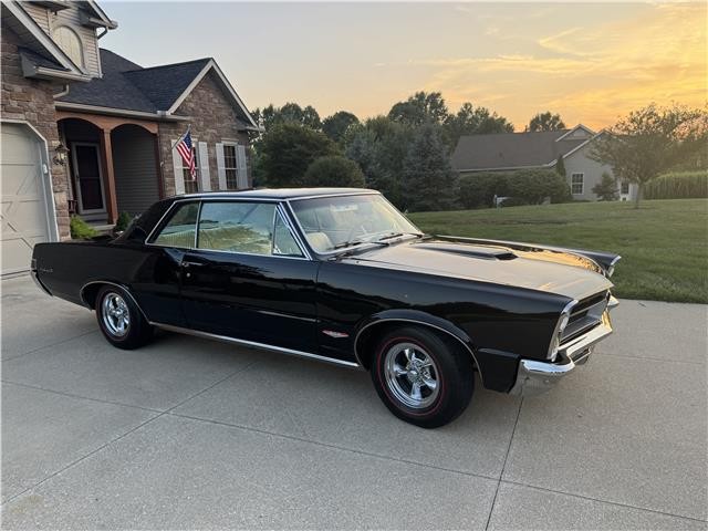 Pontiac-GTO-1965-2-Door-Coupe