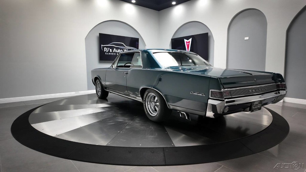 Pontiac-GTO-1965-3