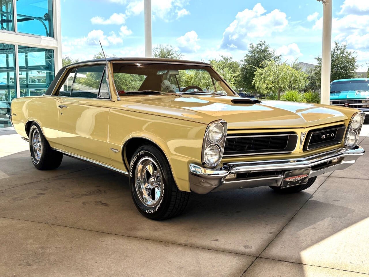 Pontiac-GTO-1965-Coupe-2