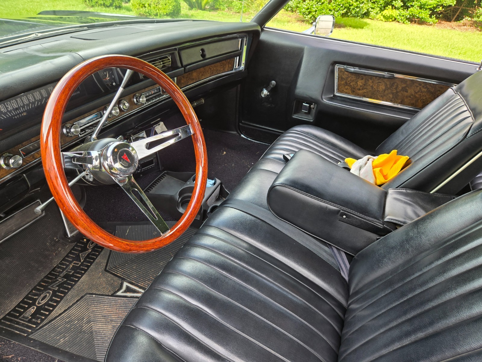 Pontiac-Grand-Prix-1968-Coupe-18