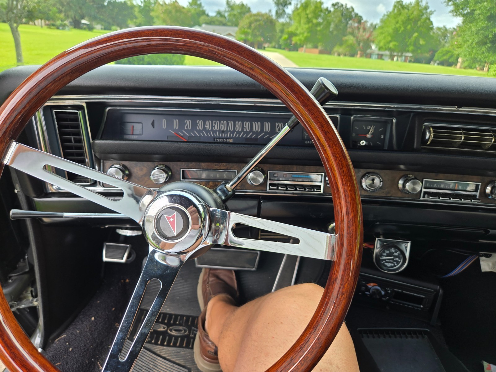 Pontiac-Grand-Prix-1968-Coupe-32