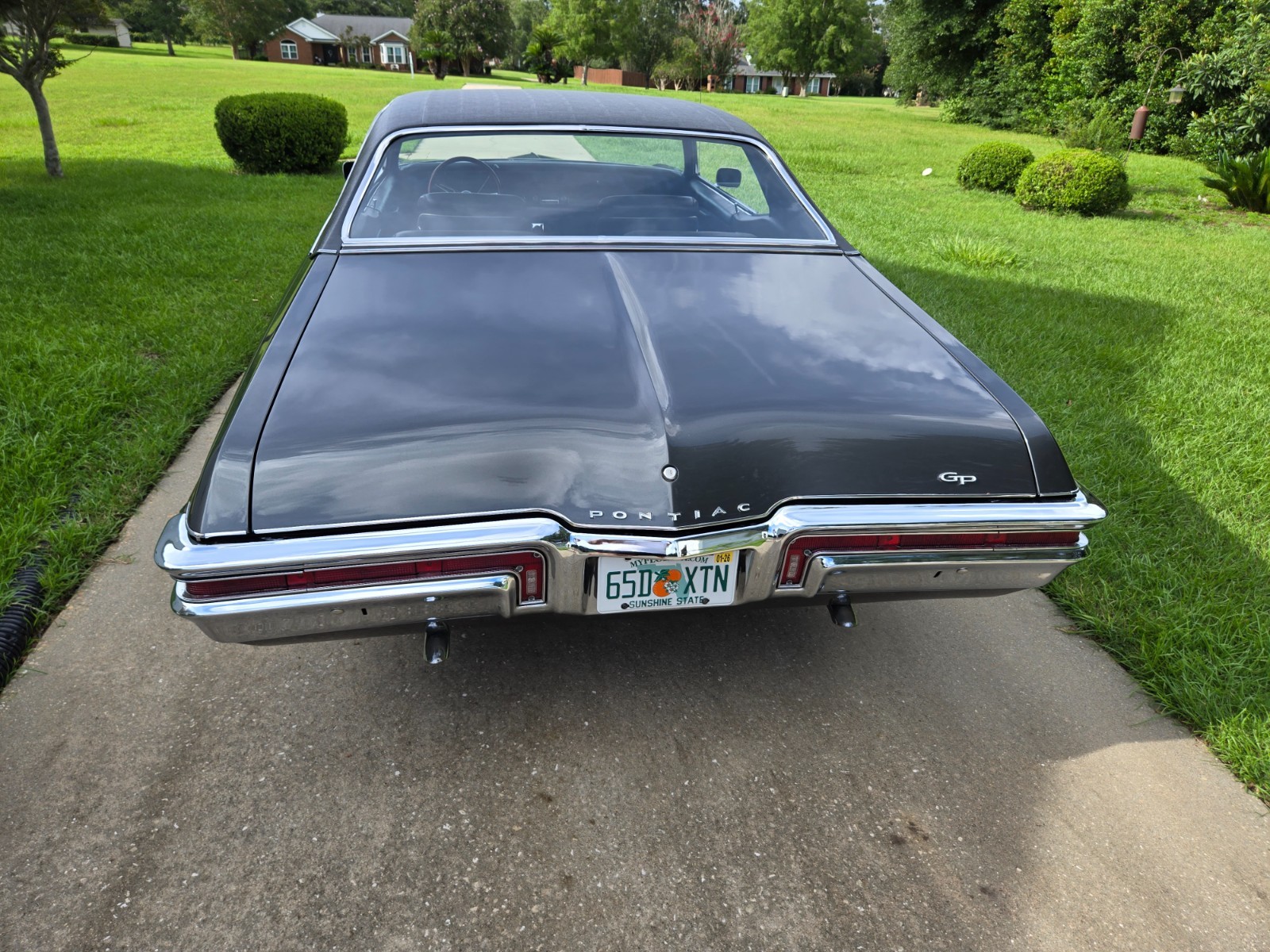 Pontiac-Grand-Prix-1968-Coupe-4