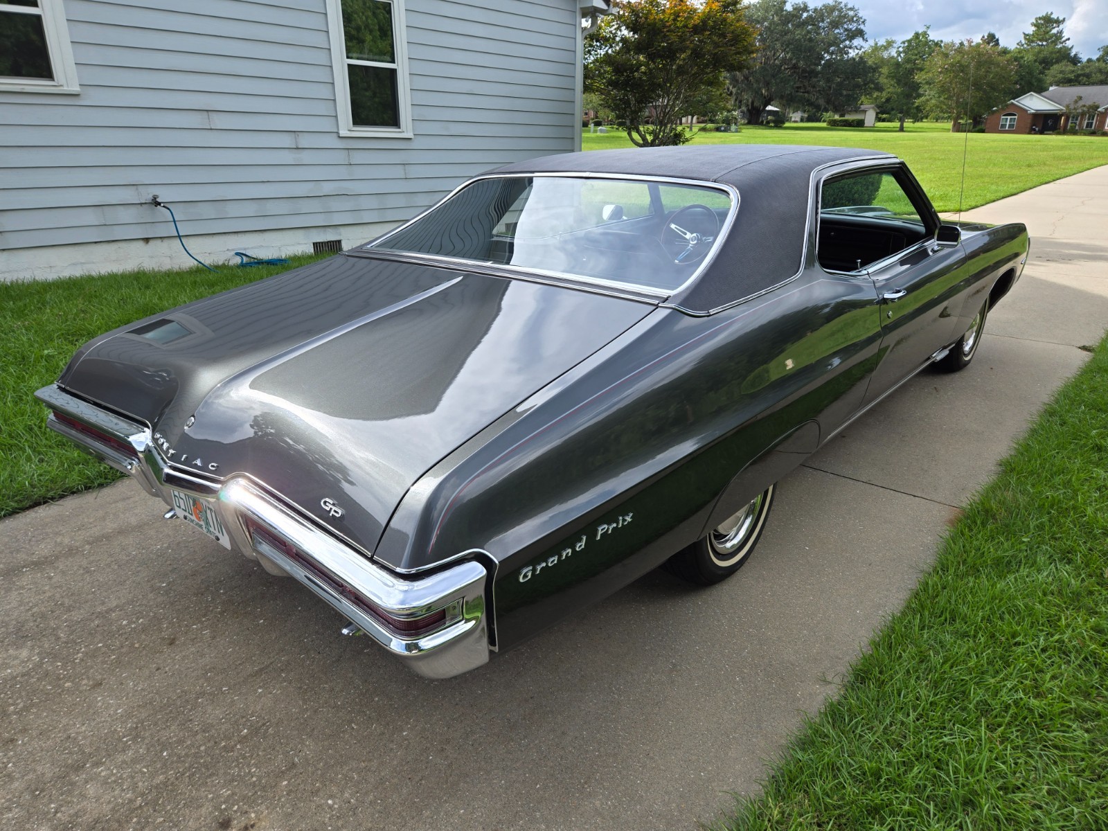 Pontiac-Grand-Prix-1968-Coupe-5