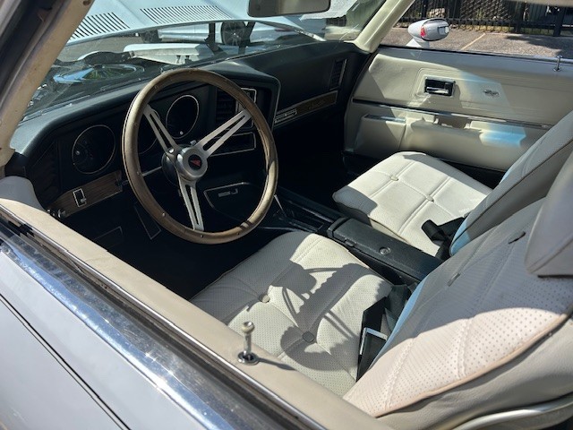 Pontiac-Grand-Prix-1972-Coupe-10