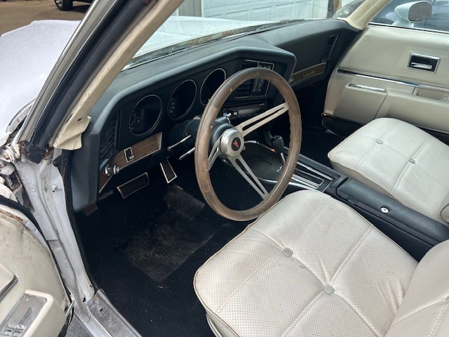 Pontiac-Grand-Prix-1972-Coupe-6