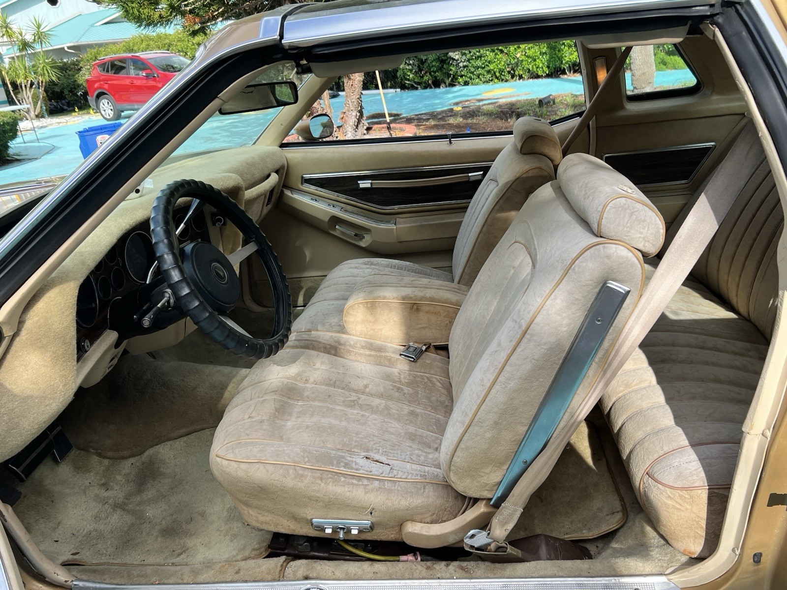 Pontiac-Grand-Prix-1976-Coupe-13