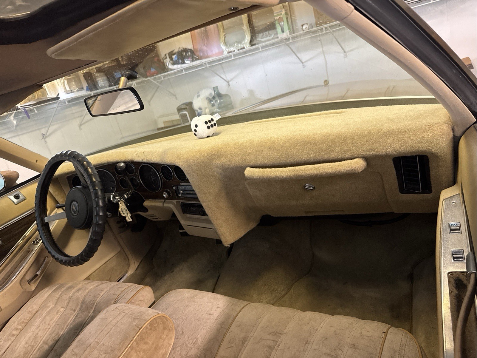 Pontiac-Grand-Prix-1976-Coupe-19