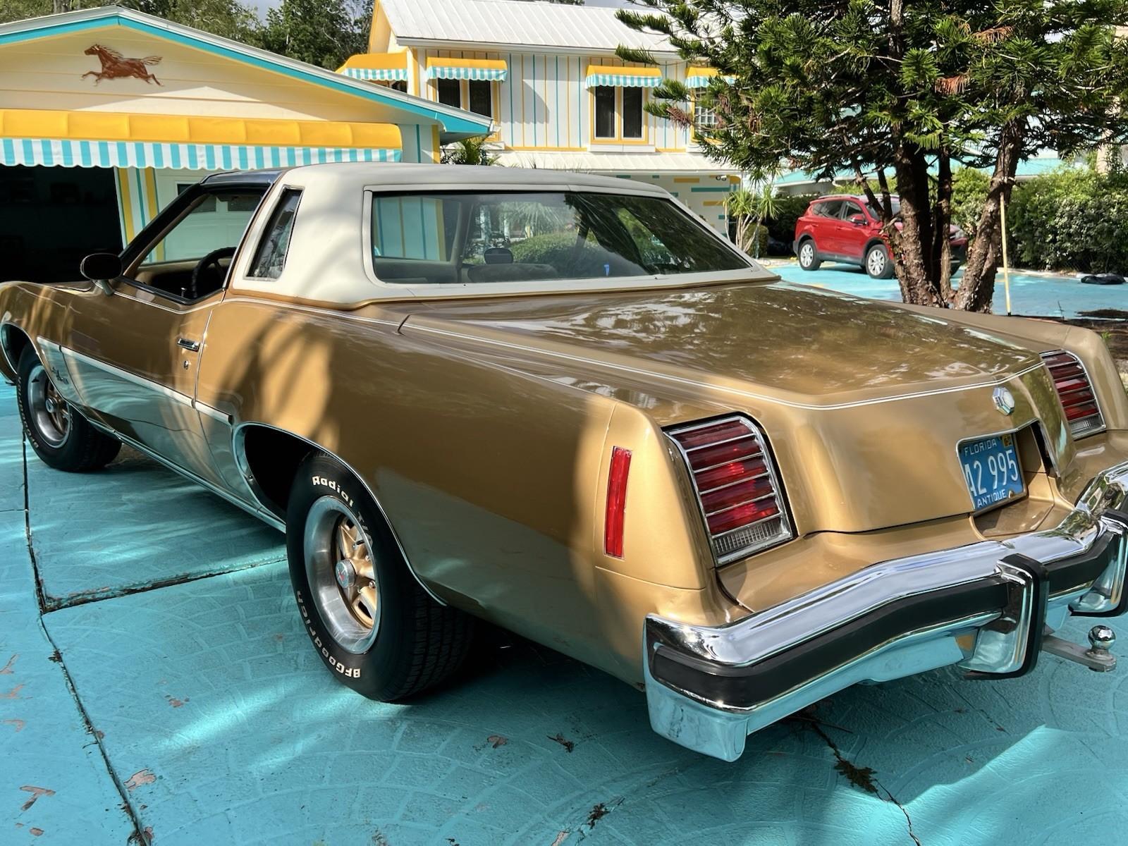 Pontiac-Grand-Prix-1976-Coupe-6
