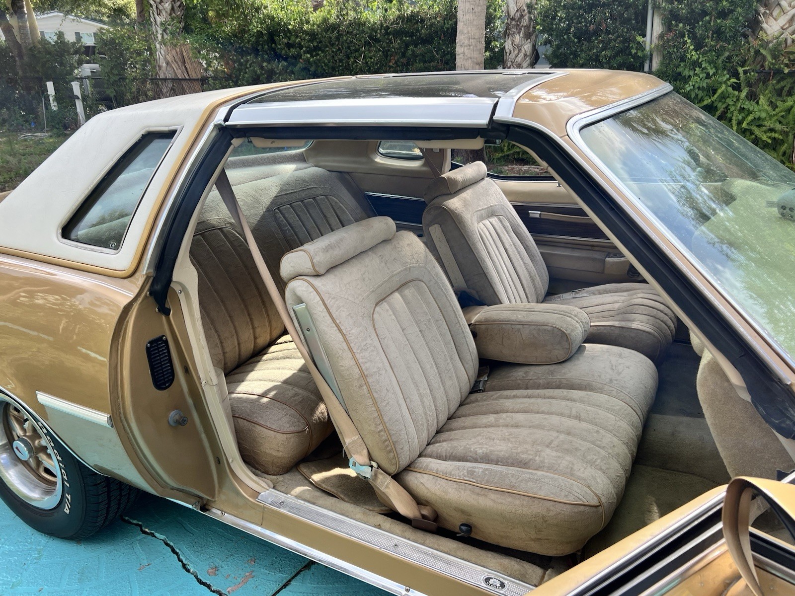 Pontiac-Grand-Prix-1976-Coupe-8