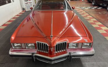 Pontiac-Grand-Prix-1977-2-Door-4