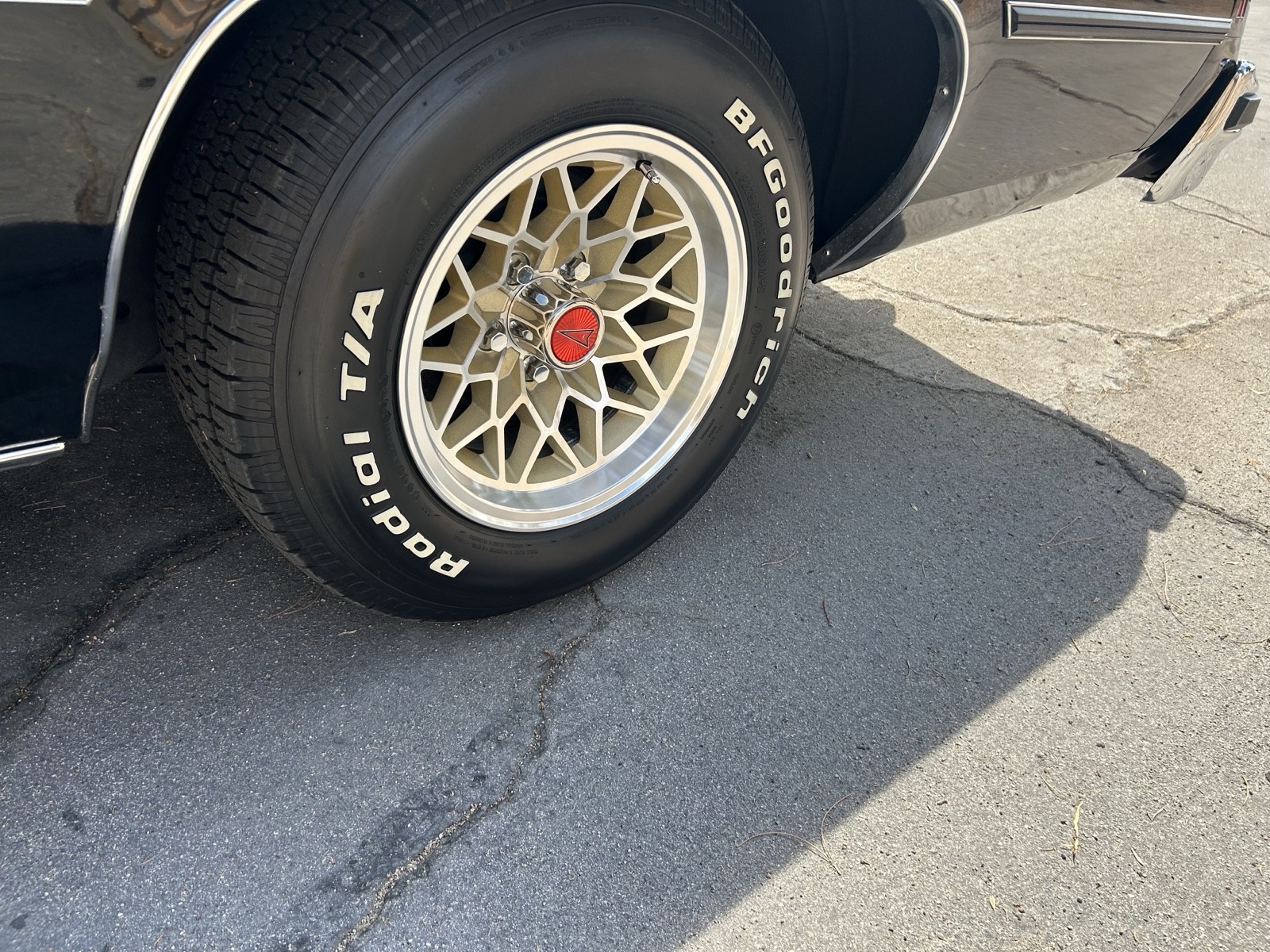 Pontiac-Grand-Prix-1977-2