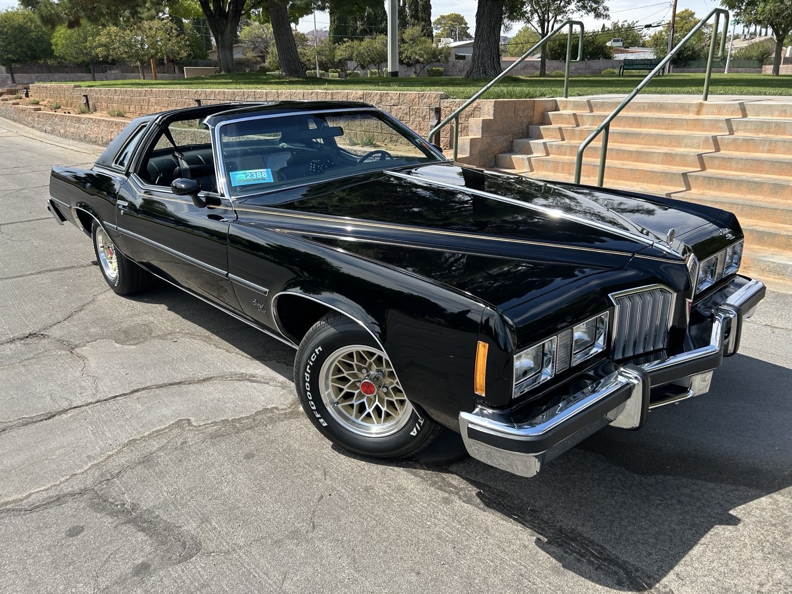 Pontiac-Grand-Prix-1977-5