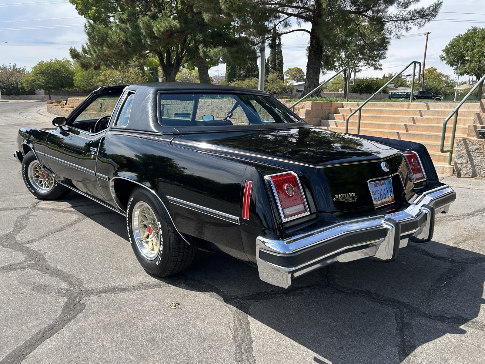 Pontiac-Grand-Prix-1977-9