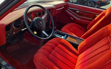 Pontiac-Grand-Prix-1977-Coupe-11