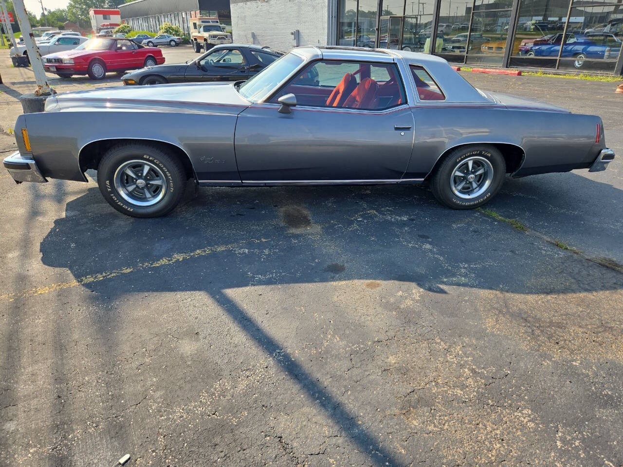 Pontiac-Grand-Prix-1977-Coupe-2