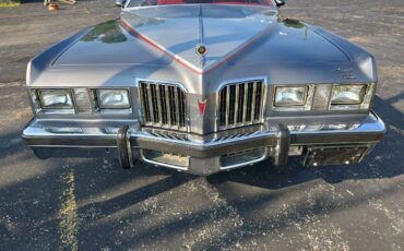 Pontiac-Grand-Prix-1977-Coupe-3