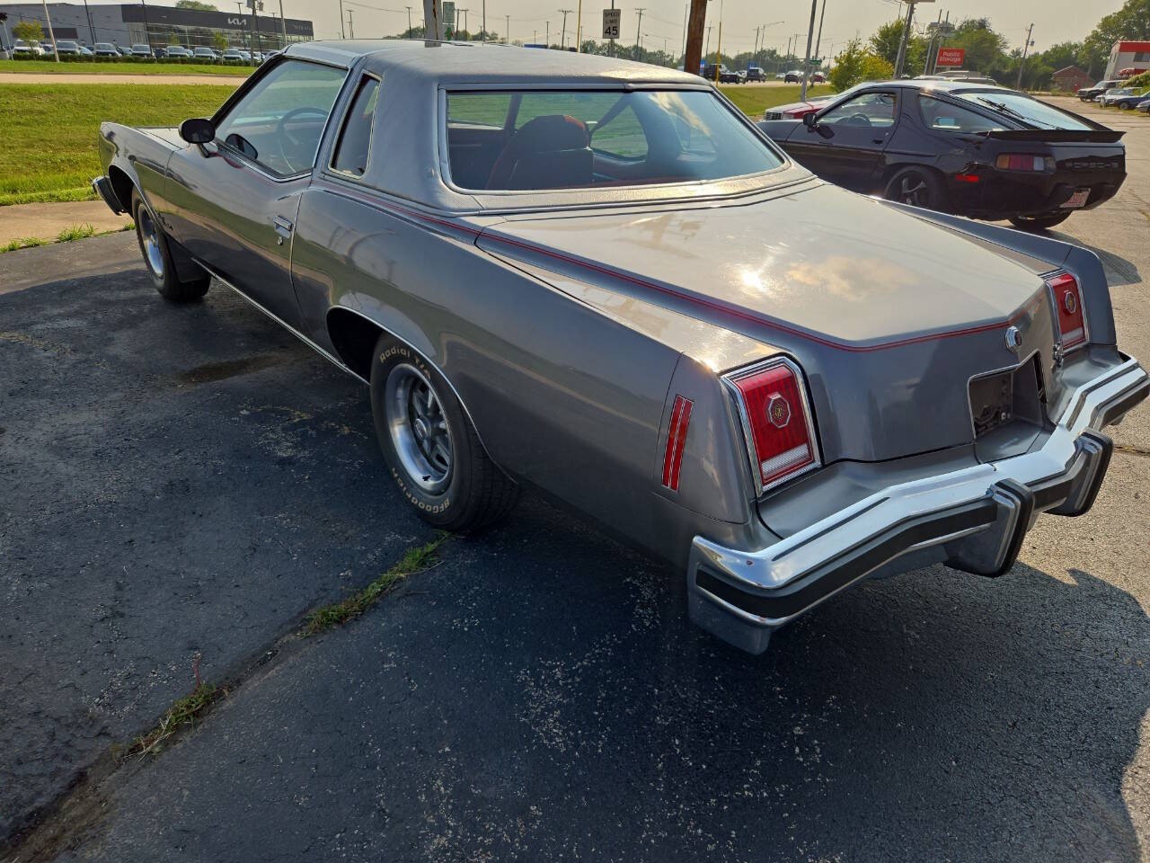 Pontiac-Grand-Prix-1977-Coupe-8