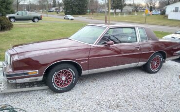 Pontiac-Grand-Prix-1981-Coupe-11