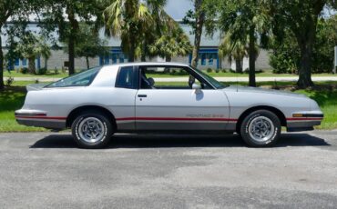 Pontiac-Grand-Prix-1986-Coupe-2