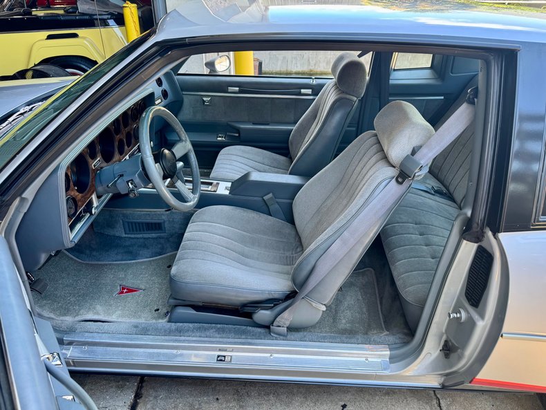 Pontiac-Grand-prix-1986-Silver-Gray-10