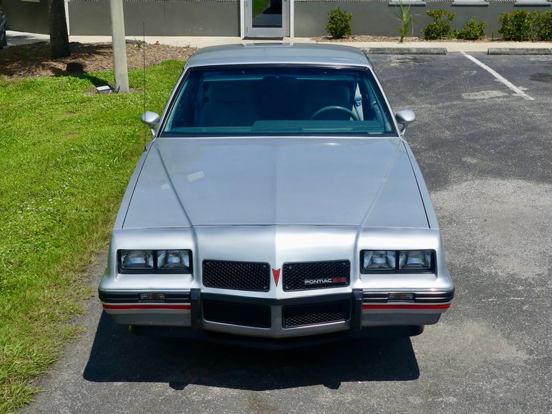 Pontiac-Grand-prix-1986-Silver-Gray-17