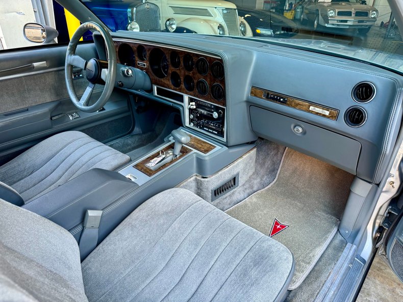 Pontiac-Grand-prix-1986-Silver-Gray-46