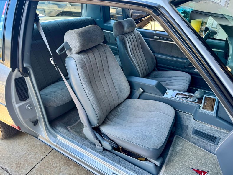 Pontiac-Grand-prix-1986-Silver-Gray-47