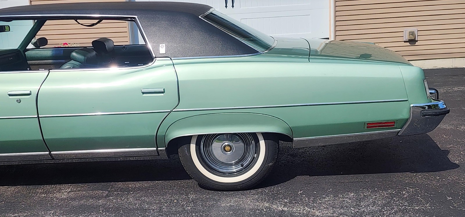 Pontiac-Grandville-1973-4-Dr-1