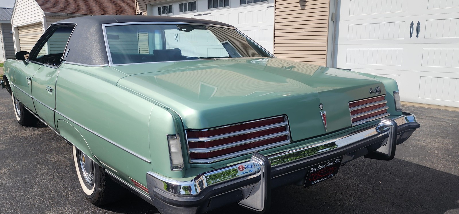 Pontiac-Grandville-1973-4-Dr-11