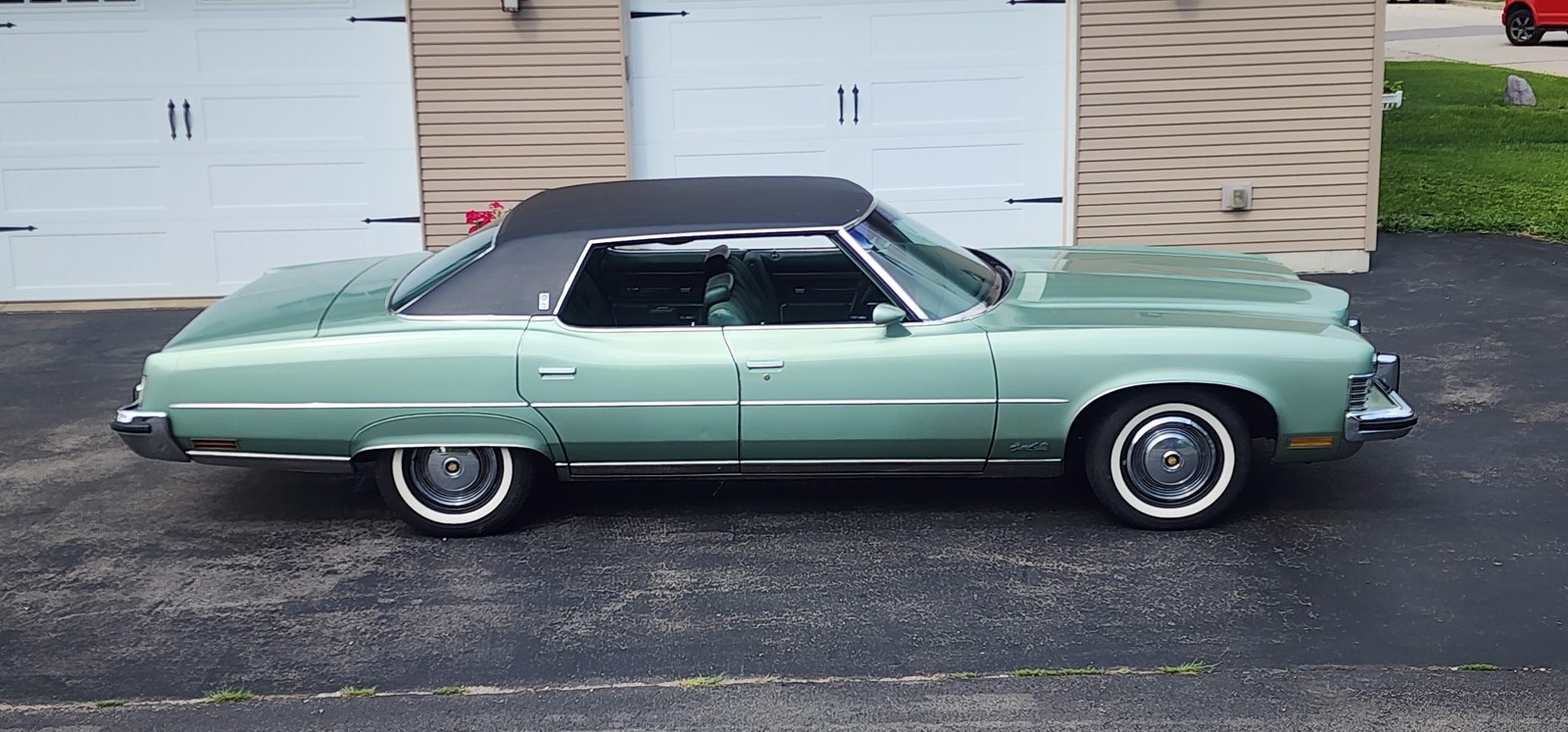 Pontiac-Grandville-1973-4-Dr-16