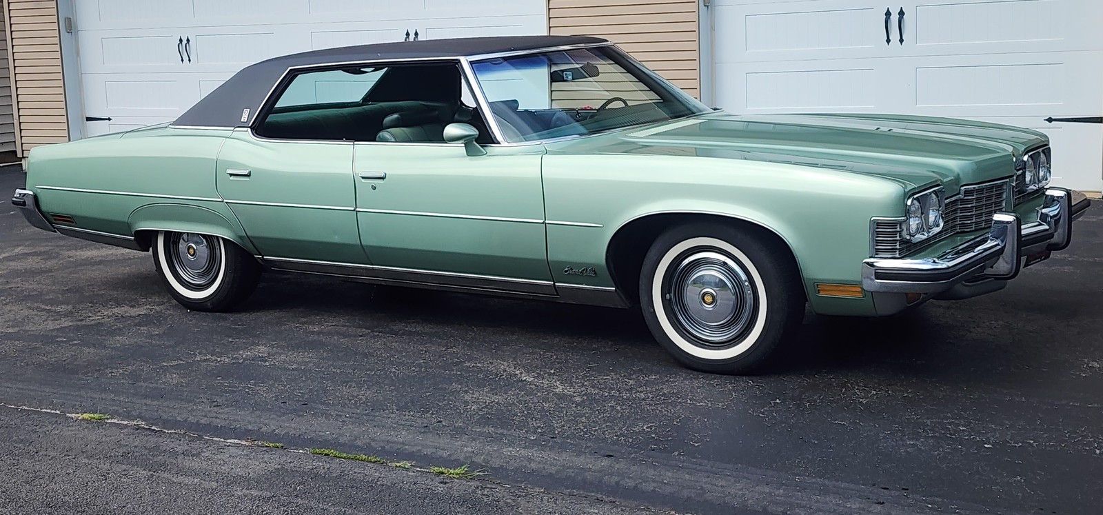 Pontiac-Grandville-1973-4-Dr-17