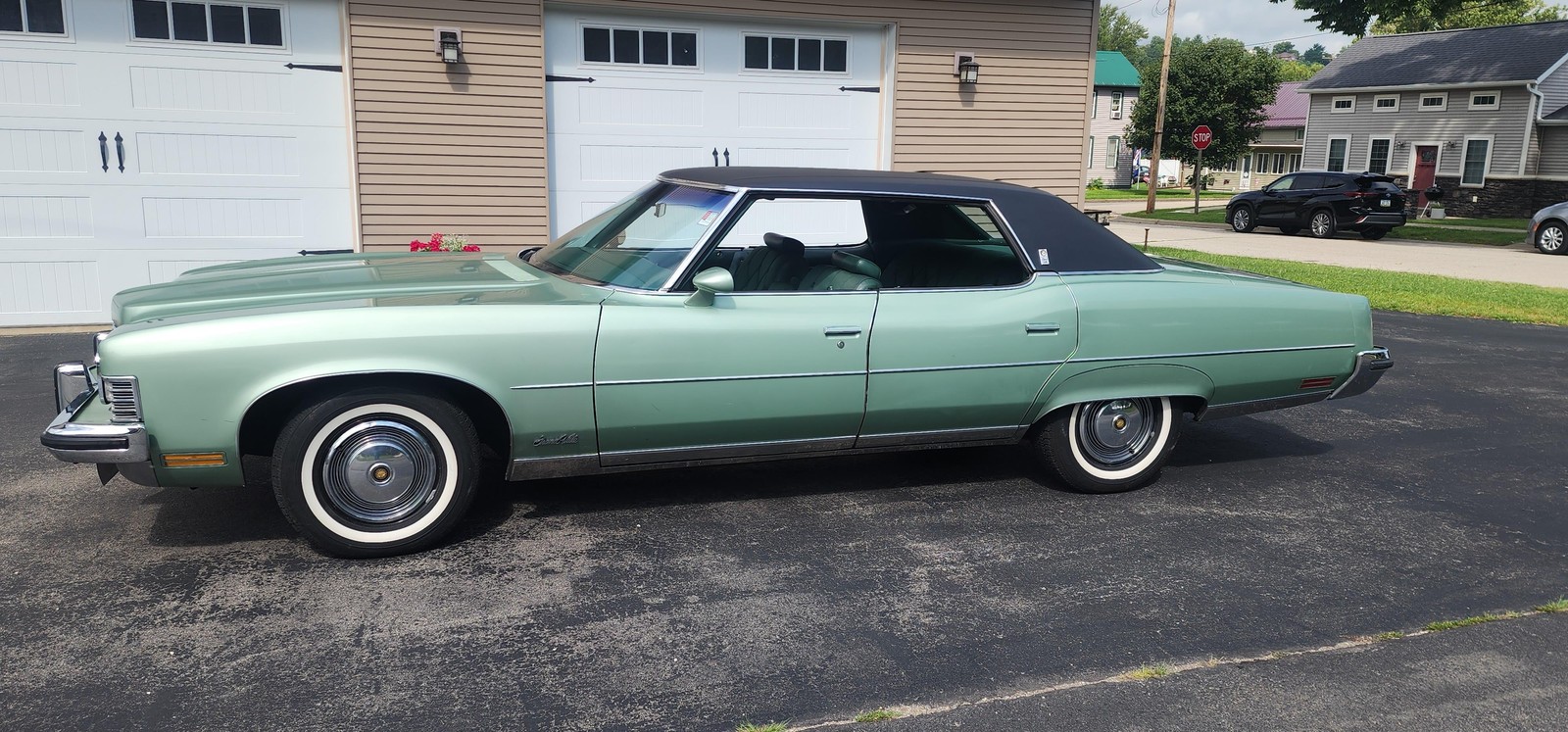 Pontiac-Grandville-1973-4-Dr-2