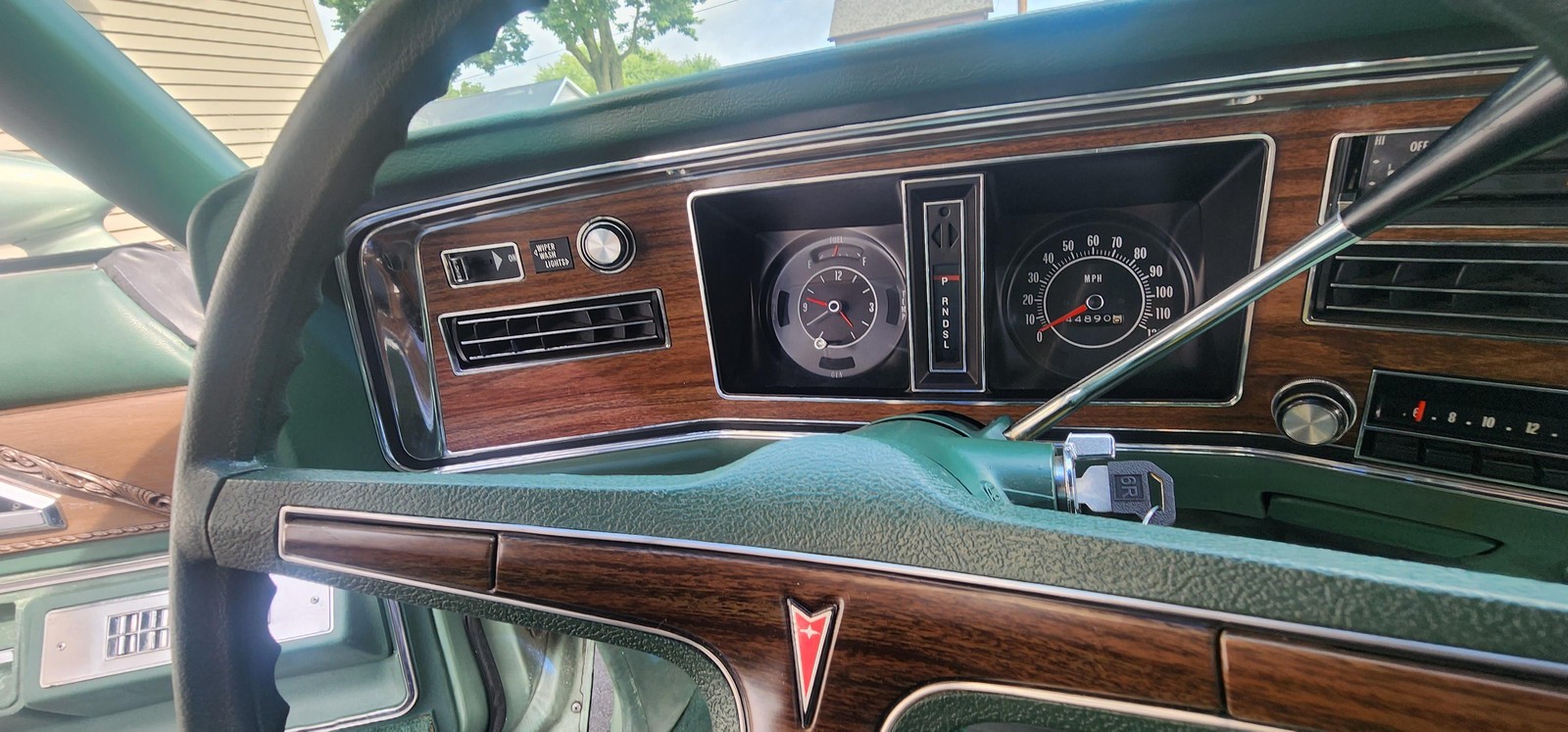Pontiac-Grandville-1973-4-Dr-21