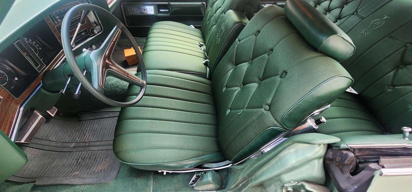 Pontiac-Grandville-1973-4-Dr-22