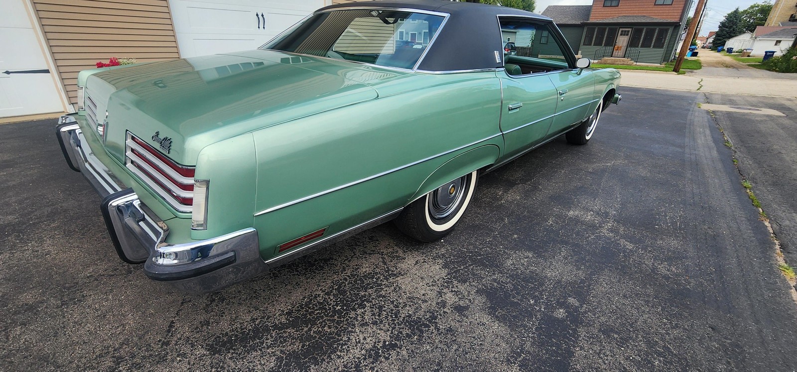 Pontiac-Grandville-1973-4-Dr-25