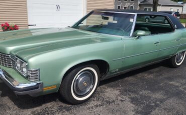 Pontiac-Grandville-1973-4-Dr-3