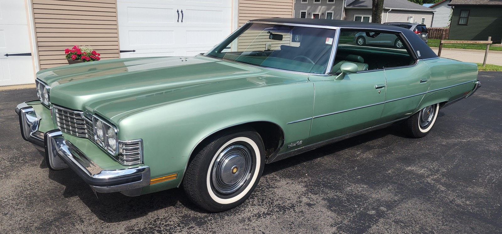 Pontiac-Grandville-1973-4-Dr-3