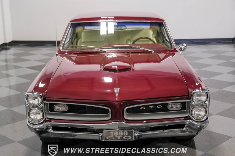 Pontiac-Gto-1966-Burgundy-Parchment-23