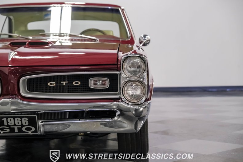 Pontiac-Gto-1966-Burgundy-Parchment-25