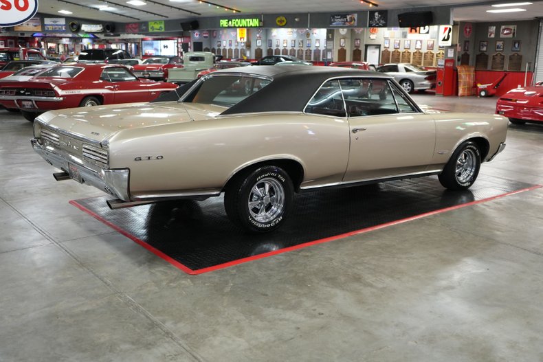 Pontiac-Gto-1966-Martinique-Bronze-Black-11