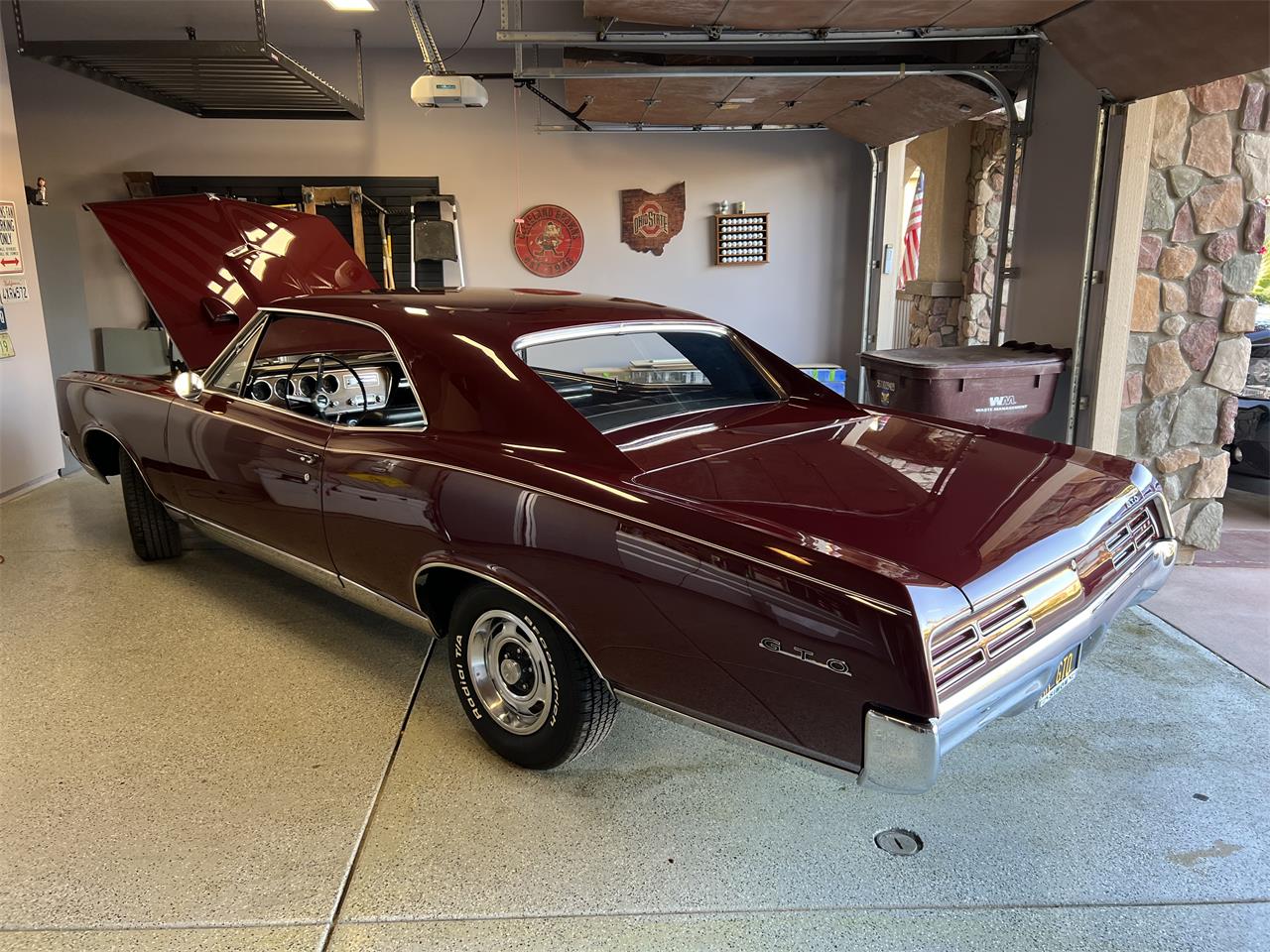 Pontiac-Gto-1967-Burgundy-Black-2