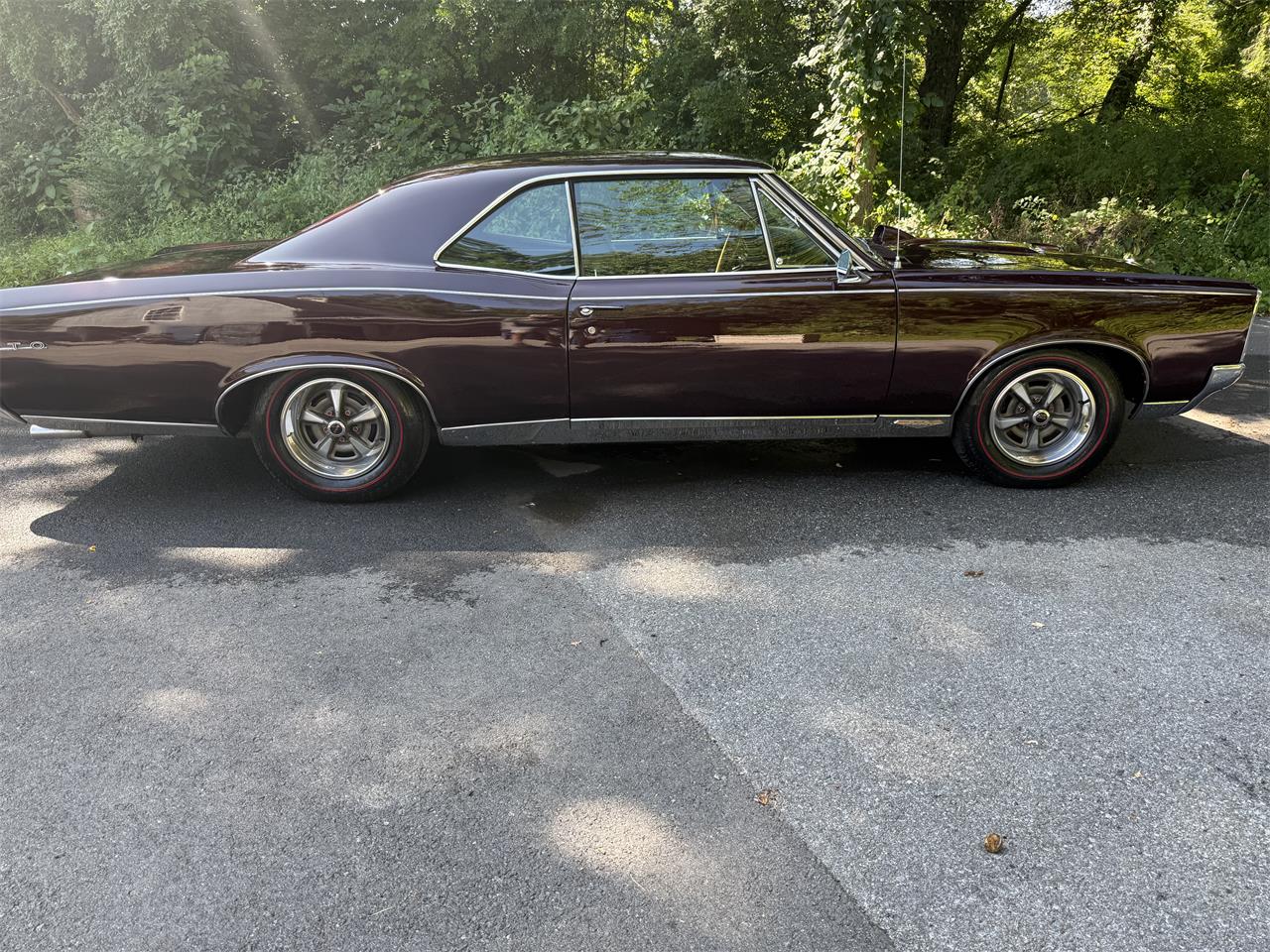 Pontiac-Gto-1967-Dark-cherry-Black-1